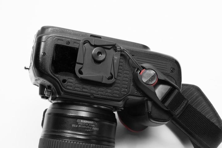 Actual product image Peak Design Clutch CL-3 (Wrist strap)