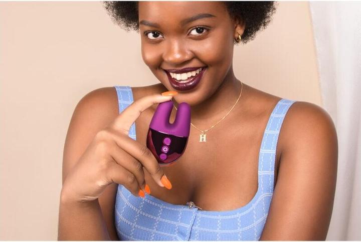 Actual product image Le Wand Lay-on vibrator "Double Vibe" Cherry