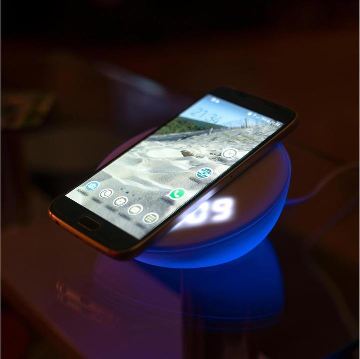 Immagine prodotto 4smarts Caricabatterie senza fili VoltBeam N8 15W con orologio LED lampada bianca