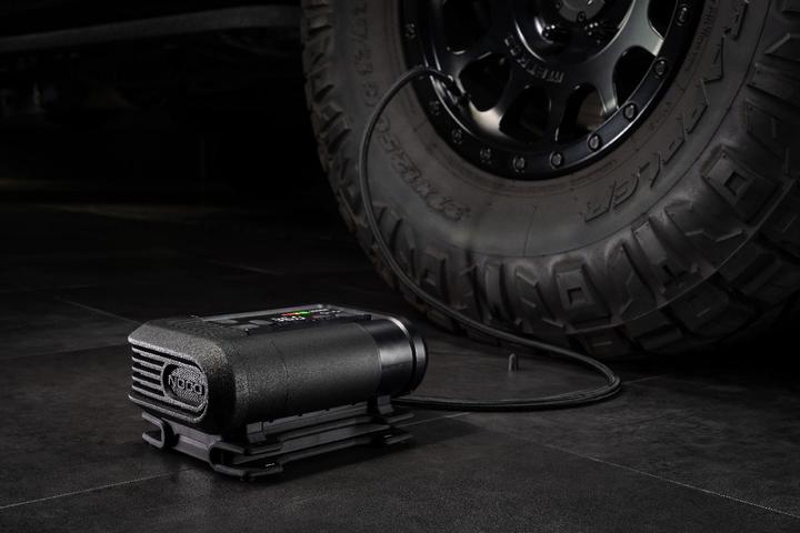 Produktbild Noco AX65-Jump starter mit integriertem Tragbarem Luftkompressor (2000 A)