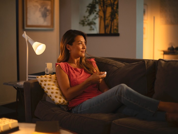 Actual product image Philips Hue White & Color Ambiance BT starter kit (E27, 9 W, 806 lm, 2 x, F)