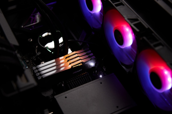 Productafbeelding Kingston FURY Beast RGB AMD EXPO (2 x 16GB, 5600 MHz, DDR5 RAM, DIMM 288 pin)