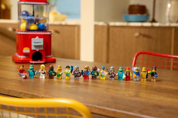 Produktbild LEGO Spielzeugautomat mit Minifiguren (21358, LEGO Ideas)