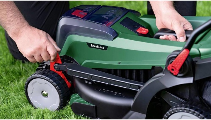 Image du produit Bosch Home & Garden UniversalRotak (Fonctionnement sur batterie)