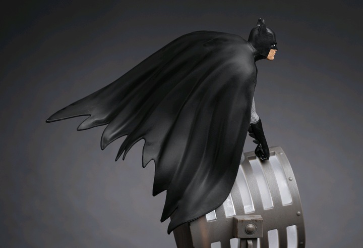 Actual product image Paladone Products Lampada Batman w/ Bat Signal (PLD)