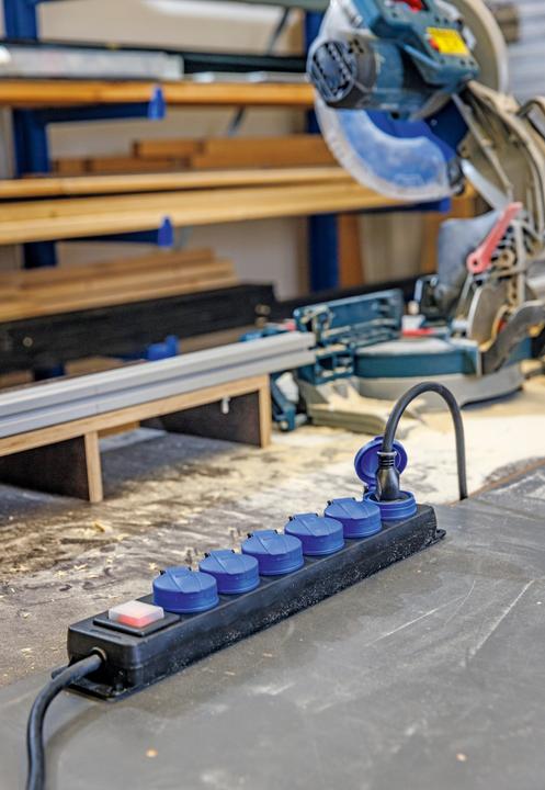 Actual product image As - Schwabe Verteilersteckdose mit Schalter (6x, CEE 7/3, 1.50 m)