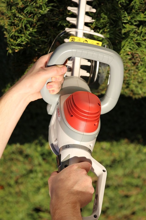 Productafbeelding Ikra Elektrische heggenschaar 650 Watt Mogatec IHS 650 (Elektrische heggenschaar)