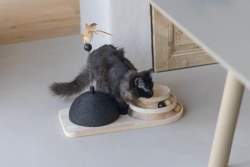 Produktbild Designed by Lotte Holz Kratz- und Spielturm (Kratzspielzeug Katze)