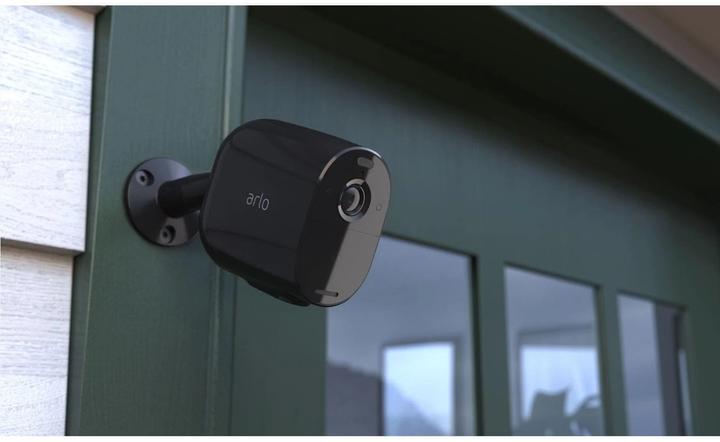 Actual product image Arlo Essential Spotlight, kit 3 cameras black (1920 x 1080 Pixels)