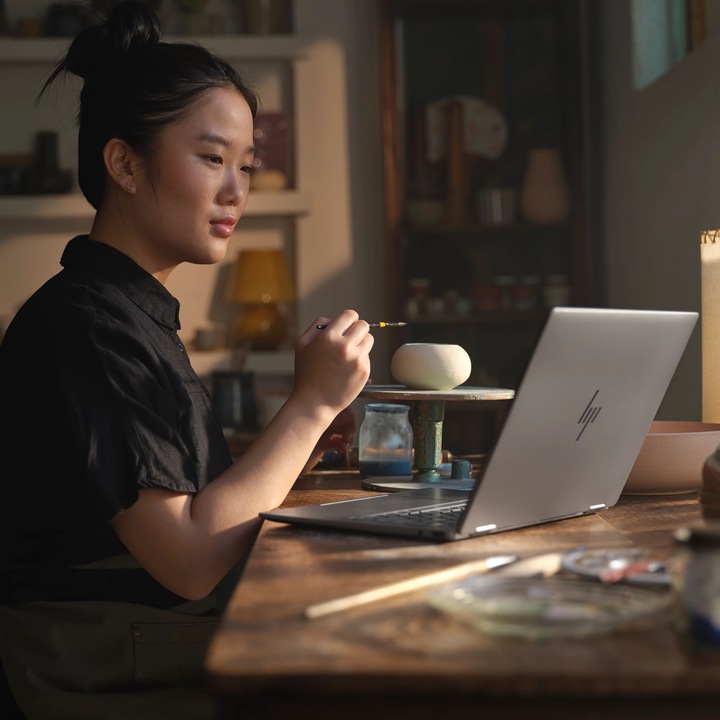 Produktbild HP ENVY x360 14-fa0153ng 14,0" 2.8k OLED Touch, AMD Ryzen 5 8640HS, 16GB RAM, 512 GB SSD, Windows 11 (14", AMD Ryzen 5 8640HS, 16 GB, 512 GB, DE)