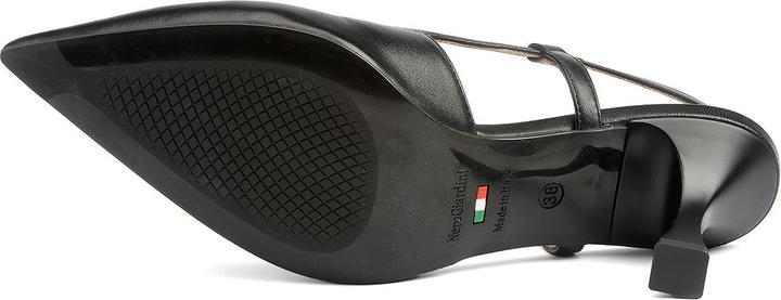 Actual product image Nero Giardini Alek (39)