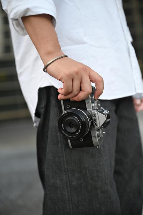 Image du produit Nikon Zf w/24-70/4 kit (24 - 70 mm, 24.50 Mpx, Plein format)