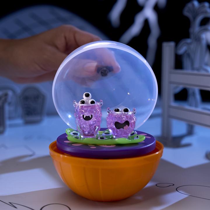 Actual product image MGA 's Miniverse - Make It Mini Halloween 2025 Beetlejuice Mini Collectibles (sortierter Artikel)