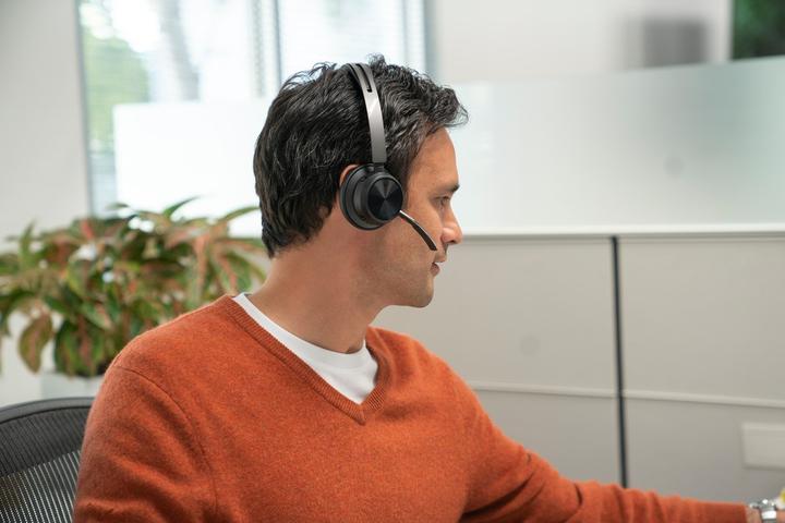 Produktbild Poly Voyager Focus 2 (Kabellos, Kabelgebunden, USB-A)