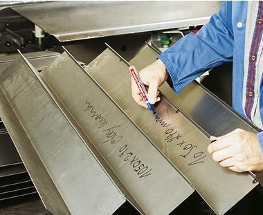Produktbild Edding 3300 Permanentmarker farbsortiert 1,0 - 5,0 mm, 4 St. (1x Schwarz, 1x grün, 1x blau, 1x Rot, 5 mm, 4 x)