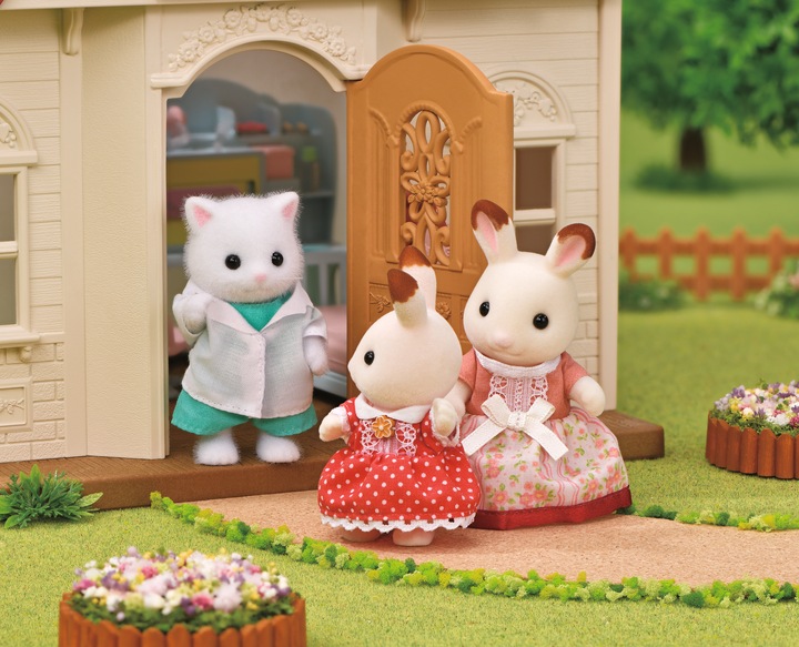 Actual product image Sylvanian Families Country Doctor Play Set with Figure