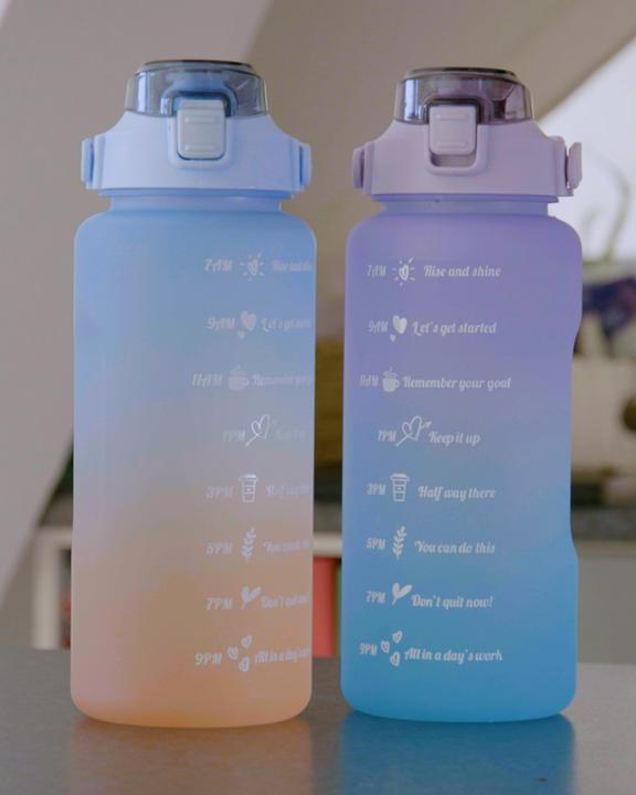 Immagine prodotto Stride Tragbare Fitness Trinkflasche mit Zeit Markierung (2 l)