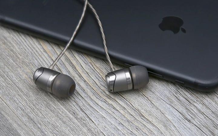 Actual product image SoundMagic E11 headphones (No noise cancelling, Cable)