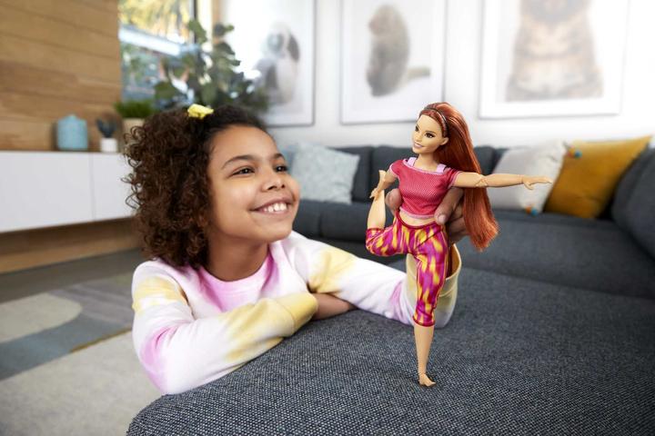 Immagine prodotto Barbie Bambola in tenuta da yoga rossa