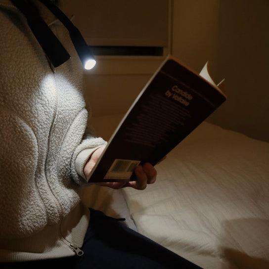 Produktbild Kikkerland Hands-Free Book Light
