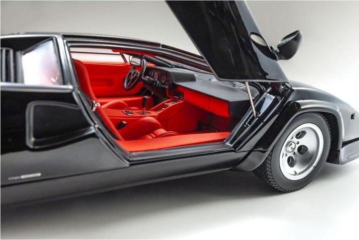 Image du produit Kyosho Lamborghini Countach LP5000 Quattrovalvove Schwarz, 1:18