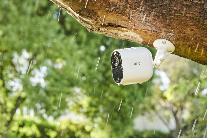 Image du produit Arlo Essential Spotlight, pack de 3 caméras, blanc (1920 x 1080 Pixels)