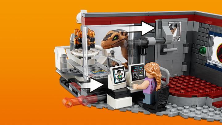 Actual product image LEGO Jurassic World Hunt for the Velociraptor (75932, LEGO Jurassic World)