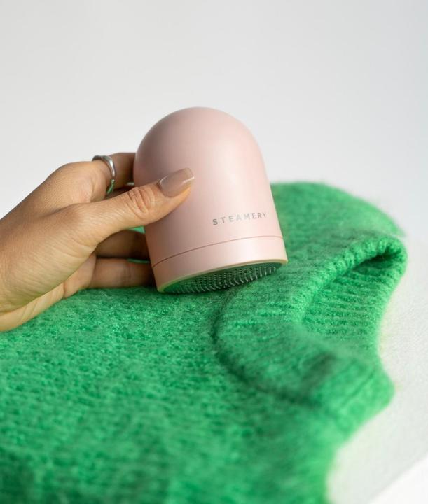 Actual product image Steamery Pilo 2 lint shaver light pink