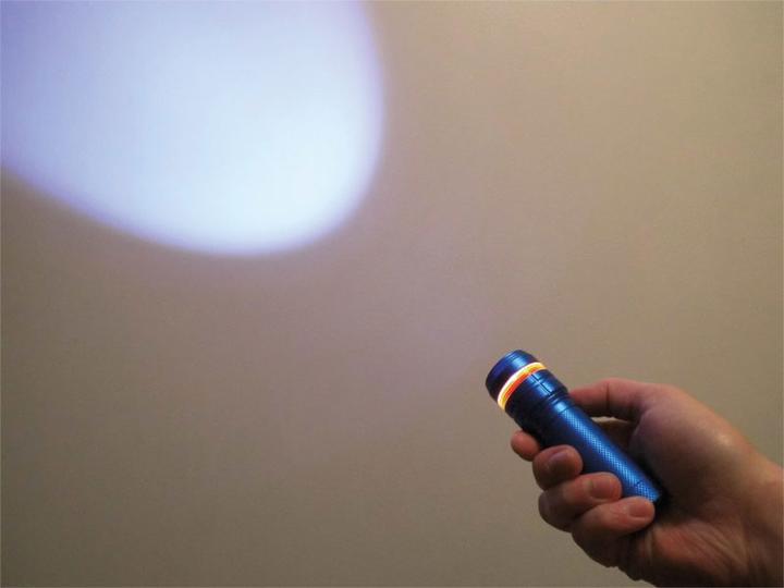 Produktbild As - Schwabe LED Taschenlampe mit Zoom-Funktion (11 cm, 100 lm)