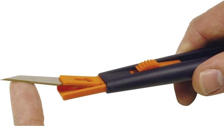 Actual product image Magni Lutz blade holder KLHA 100 (with button + TIN scalpel blade, made of ABS plastic, length 155 mm