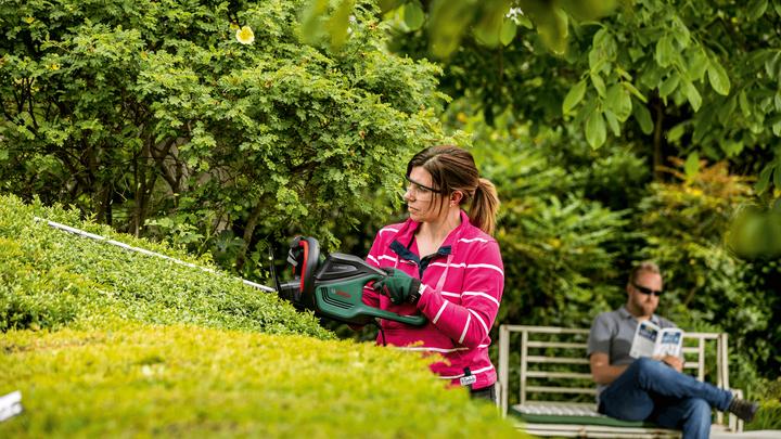 Produktbild Bosch Home & Garden AdvancedHedgeCut 70 (Netzbetrieb)