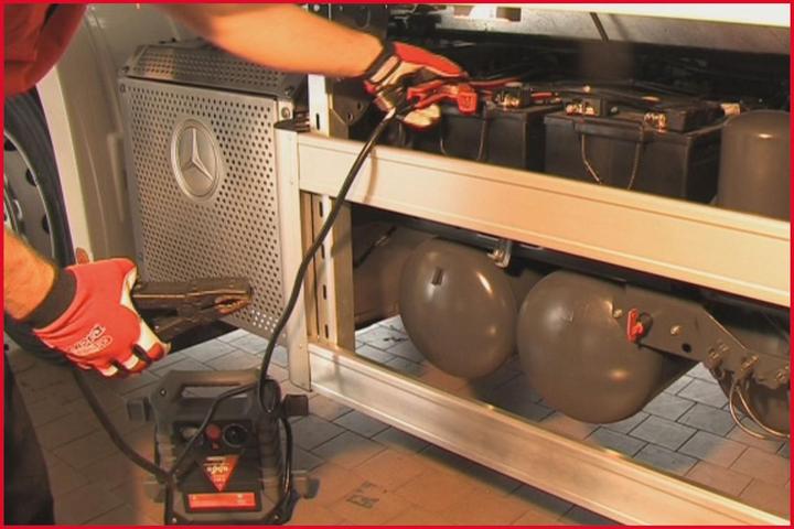 Actual product image KS Tools Energy station booster 12/24 V. 1400 - 700 A (2200 A, 22000 mAh)