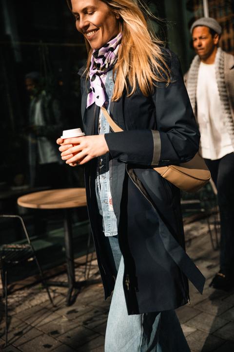 Produktbild Btwin Regentrenchcoat City 940 wasserdicht Damen marineblau (S)