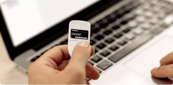 Produktbild Trezor Model One - White (Bitcoin, Ethereum Classic, Litecoin)