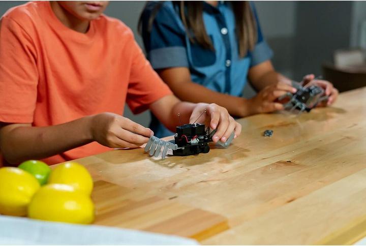 Actual product image 4M Table robot