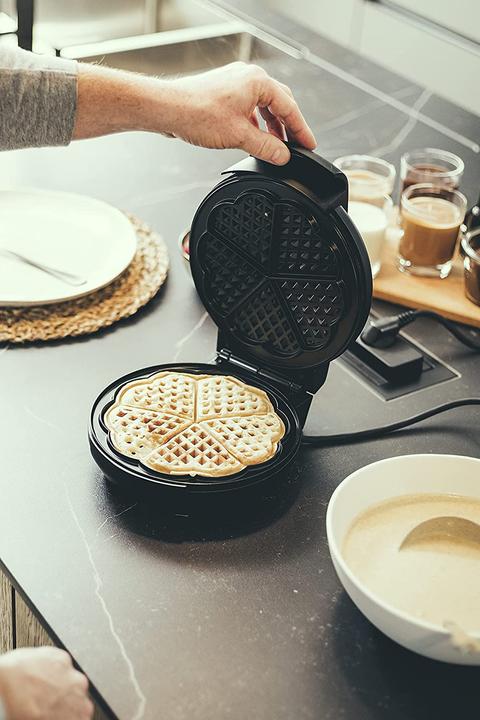 Image du produit Severin 2103 Acier inoxydable brossé-noir, 1300 W, forme de coeur, nombre de galettes 5