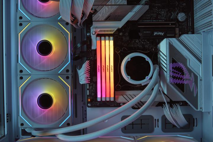 Actual product image Kingston 48GB 8800MT/s DDR5 CL42 CUDIMM Kit of 2 FURY Renegade RGB White (2 x 24GB, 8800 MHz, DDR5 RAM, CU-DIMM)