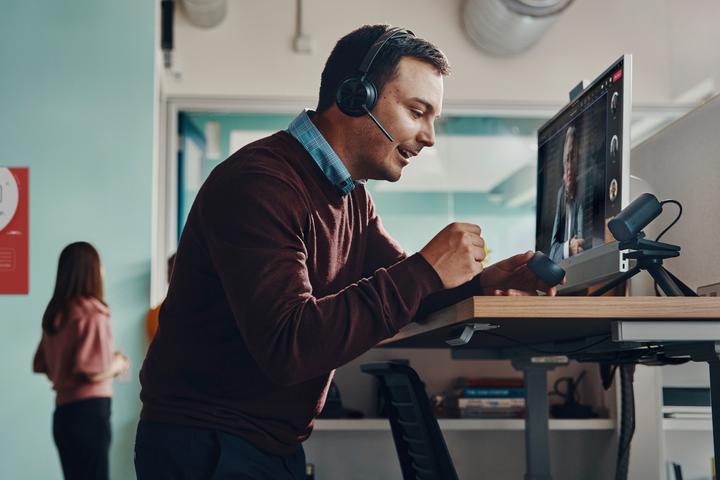 Actual product image Poly Voyager Focus 2 (Cable, Wireless, USB-C, Microsoft teams)