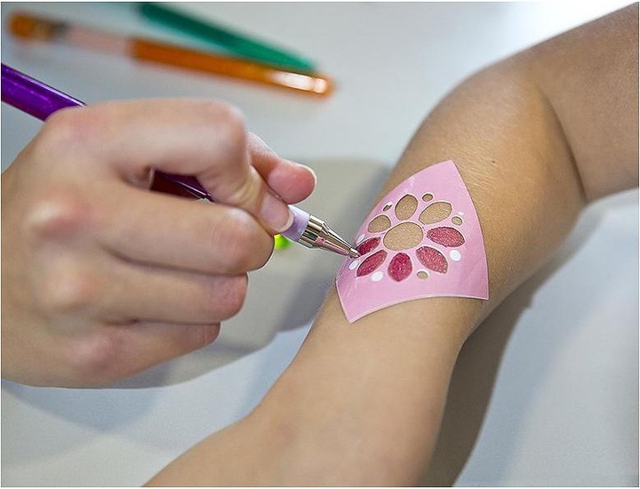 Produktbild Undercover Tattoo LOL Surprise 64-teilig