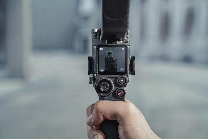 Produktbild DJI RS 3 Pro Combo (Spiegelreflexkamera, Systemkamera, 4.50 kg)
