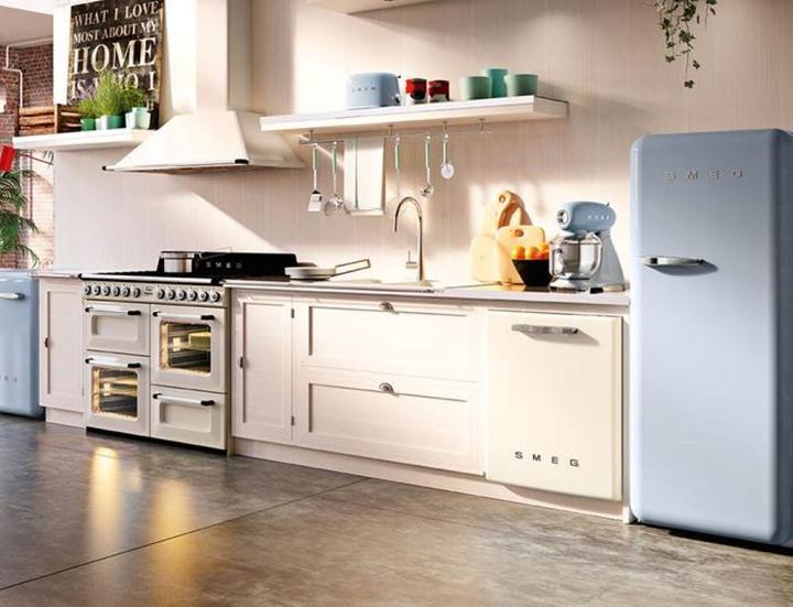 Image du produit Smeg FAB28RPB6 (270 l)