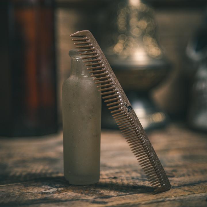 Produktbild The Bluebeards Revenge LIQUID WOOD beard and mo' comb 1 pz