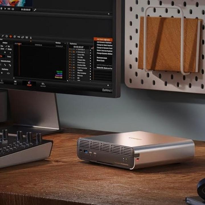 Produktbild QNAP 5-bay All-Flash NASbook Core i5-1340PE (5 x 16 TB)