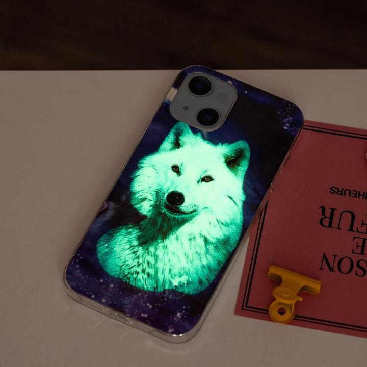 Actual product image Cover-Discount iPhone 15 - Noctilucent silicone cover Wolf (Apple iPhone 15)