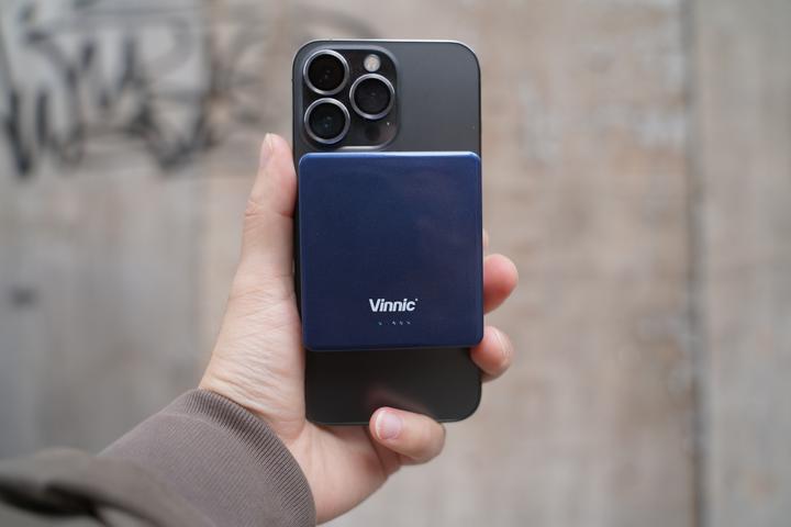 Produktbild Vinnic MANA Magnetic Wireless Powerbank 8.000mAh, clay (8000 mAh, 20 W, 30.80 Wh)
