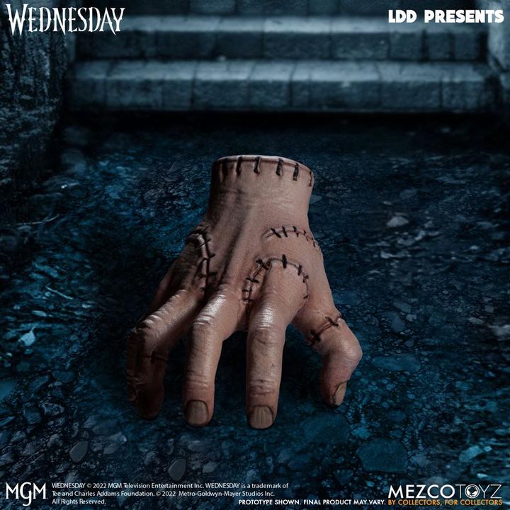 Actual product image Mezco Toys AF Netflix - Wednesday : Wednesday Addams (Mercoledi) 25cm