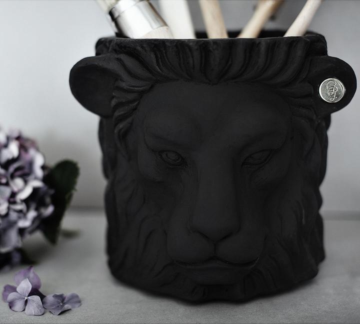Actual product image Garden Glory Lion Pot planter (20 cm)