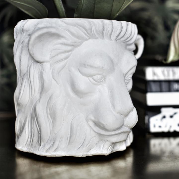 Actual product image Garden Glory Lion Pot planter