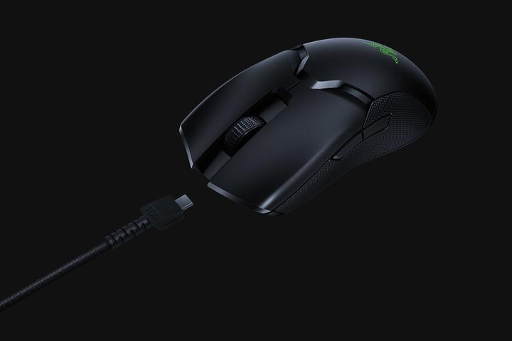 Actual product image Razer Viper Ultimate with Dockingstation (Wireless)