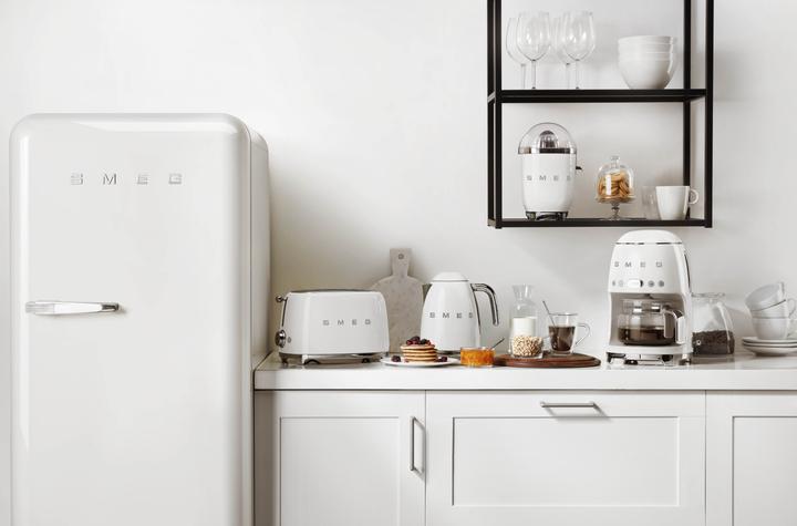 Image du produit Smeg Style rétro FAB28RWH5 (270 l)